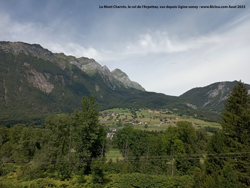 Vue-du-bas-du-col-Arpettaz-Soney-Uginetitle=Vue-du-bas-du-col-Arpettaz-Soney-Ugine