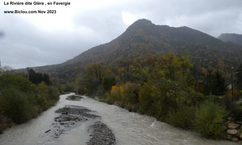 La-Glere-en-crue-Faverges-la-Motte-RipiSylve-tient-la-berge