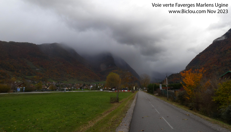 Sur-voie-verte-veloroute-V62-Marlens-pluie-charvintitle=Sur-voie-verte-veloroute-V62-Marlens-pluie-charvin
