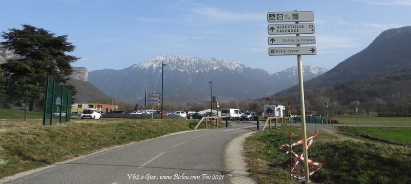 Gare de Giez, et vue sur la dent de cons