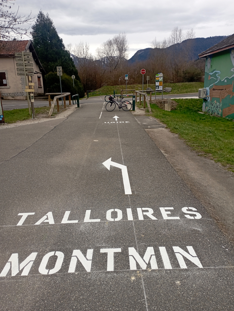 Balisage-voie-verte-doussard-direction-talloires-et-tour-du-lac-d-annecy