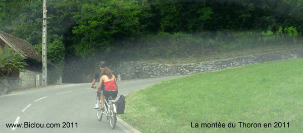 Tandem cycliste dans la mont&eacute;e du Toron de Talloires en 2011