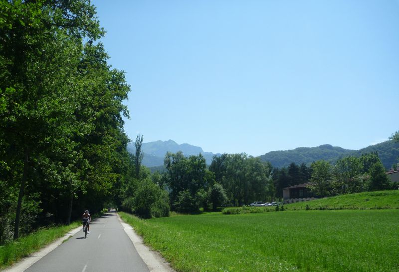 En route vers St Jorioz sur la voie verte plus calme en 2011
