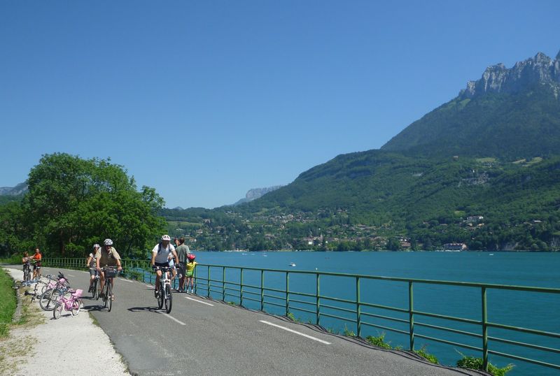 Le lac � Duingt, vue de la piste cyclable en 2011