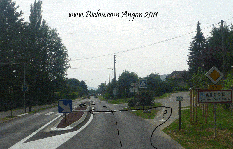 Entr�e de la piste cyclable ou bordel organis� � Angon en 2011
