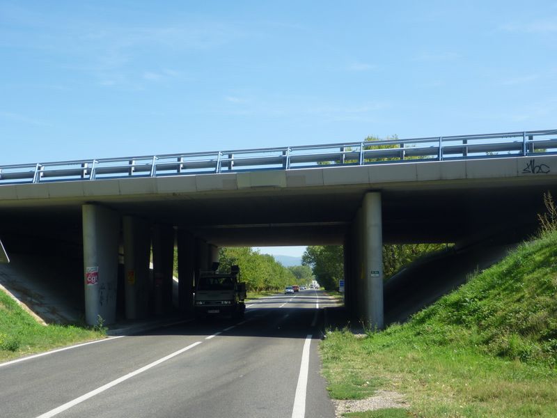 Bandes cyclables à la Sortie de montélimar sur la D 540 a Montelimar Bandes cyclables à la Sortie de montélimar sur la D 540 a Montelimar