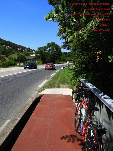 Voie dite verte à Grésy sur Aix, en venant de Aix les bains, drôle de connection ! Voie dite verte à Grésy sur Aix, en venant de Aix les bains, drôle de connection !
