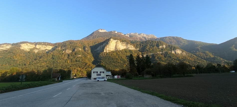 Sortie du défilé de Crossey et vue sur la Chartreuse